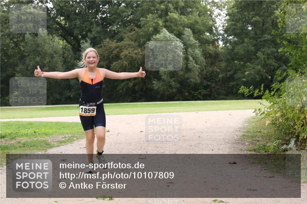 30.08.2026 - Elbe Triathlon Hamburg Antke Förster http://msf.ph/oto/10107809 30.08.2026 13:02:21 Laufen 1859 meine-sportfotos.de