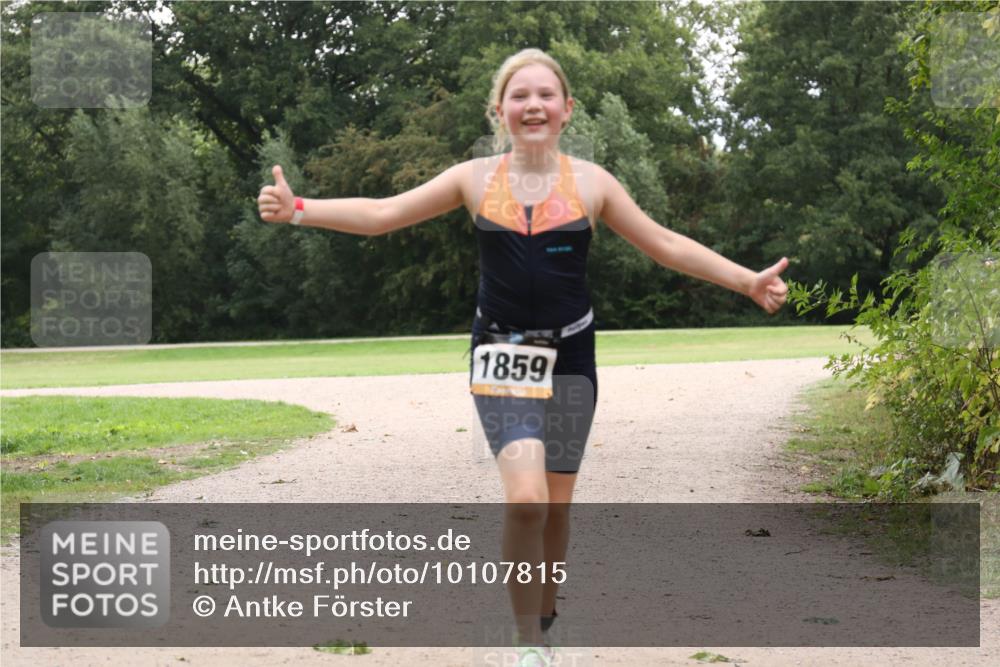 30.08.2026 - Elbe Triathlon Hamburg Antke Förster http://msf.ph/oto/10107815 30.08.2026 13:02:22 Laufen 1859 meine-sportfotos.de