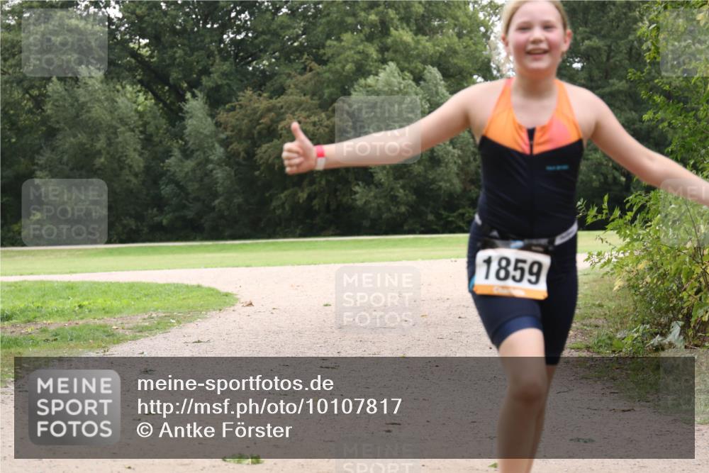 30.08.2026 - Elbe Triathlon Hamburg Antke Förster http://msf.ph/oto/10107817 30.08.2026 13:02:23 Laufen 1859 meine-sportfotos.de