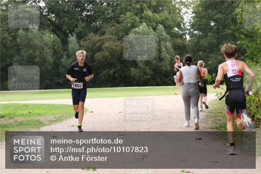 30.08.2026 - Elbe Triathlon Hamburg Antke Förster http://msf.ph/oto/10107823 30.08.2026 13:02:36 Laufen 1802 meine-sportfotos.de