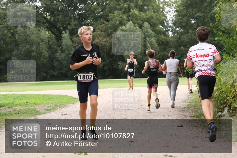 30.08.2026 - Elbe Triathlon Hamburg Antke Förster http://msf.ph/oto/10107827 30.08.2026 13:02:38 Laufen 1802, 1801 meine-sportfotos.de