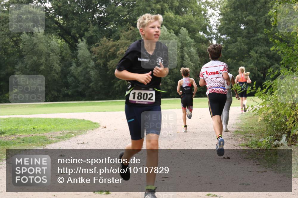 30.08.2026 - Elbe Triathlon Hamburg Antke Förster http://msf.ph/oto/10107829 30.08.2026 13:02:39 Laufen 1802 meine-sportfotos.de