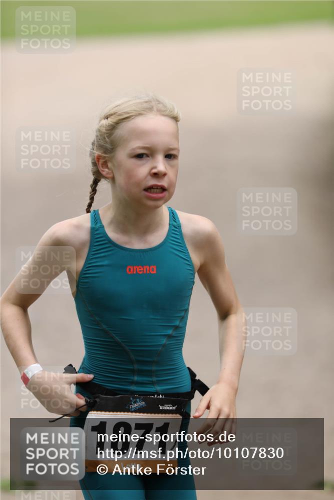 30.08.2026 - Elbe Triathlon Hamburg Antke Förster http://msf.ph/oto/10107830 30.08.2026 12:53:52 Laufen 1871 meine-sportfotos.de