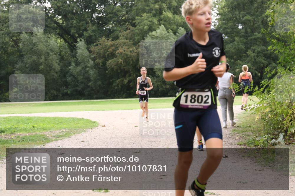 30.08.2026 - Elbe Triathlon Hamburg Antke Förster http://msf.ph/oto/10107831 30.08.2026 13:02:39 Laufen 1801, 1802 meine-sportfotos.de