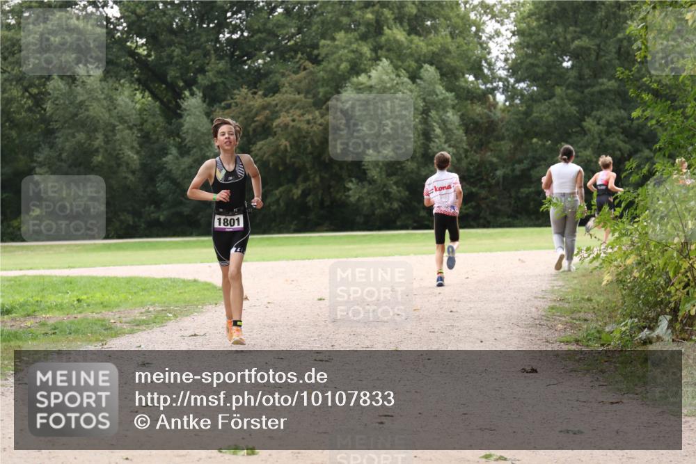 30.08.2026 - Elbe Triathlon Hamburg Antke Förster http://msf.ph/oto/10107833 30.08.2026 13:02:42 Laufen 1801 meine-sportfotos.de