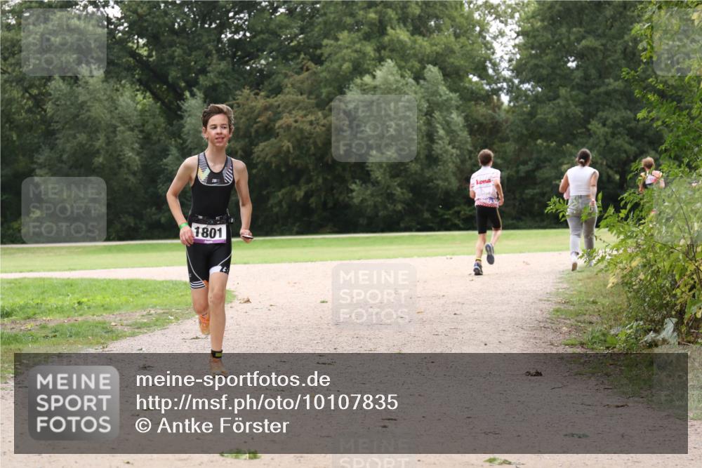 30.08.2026 - Elbe Triathlon Hamburg Antke Förster http://msf.ph/oto/10107835 30.08.2026 13:02:43 Laufen 1801 meine-sportfotos.de