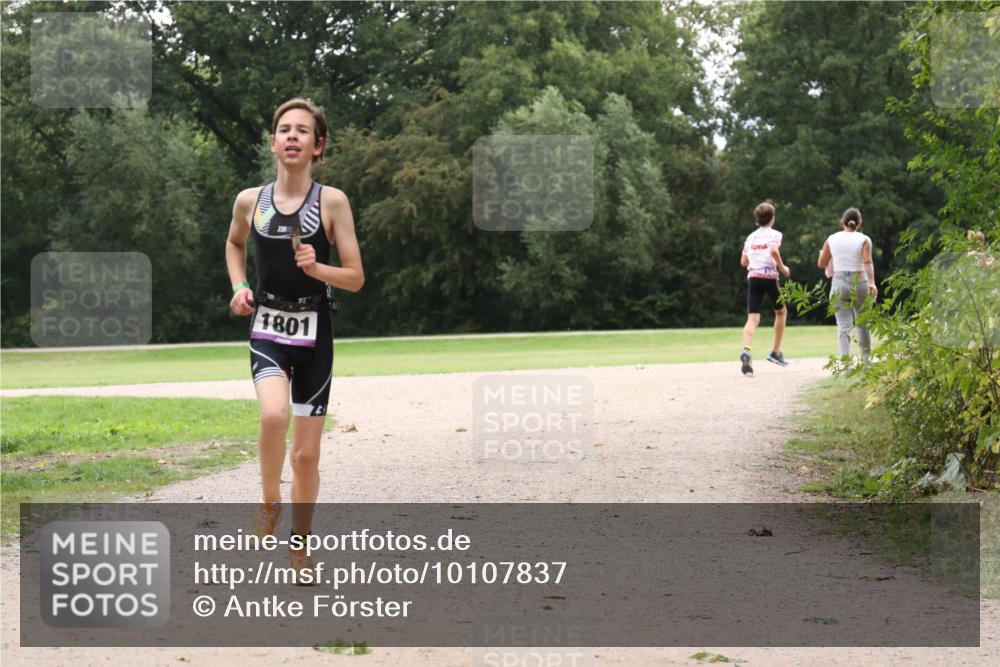 30.08.2026 - Elbe Triathlon Hamburg Antke Förster http://msf.ph/oto/10107837 30.08.2026 13:02:44 Laufen 1801 meine-sportfotos.de