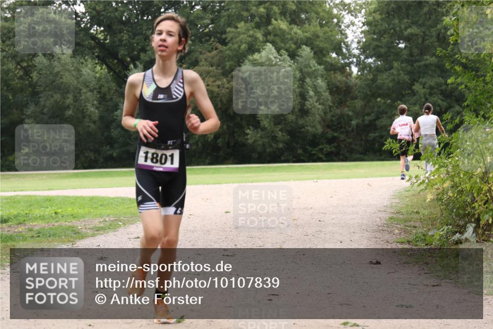 30.08.2026 - Elbe Triathlon Hamburg Antke Förster http://msf.ph/oto/10107839 30.08.2026 13:02:45 Laufen 1801 meine-sportfotos.de