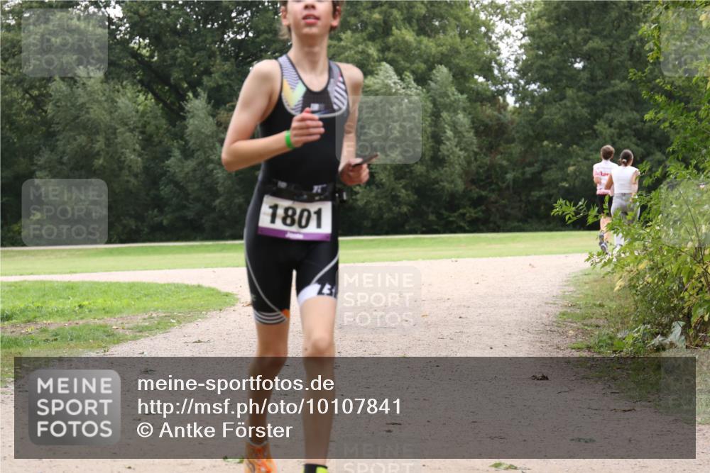 30.08.2026 - Elbe Triathlon Hamburg Antke Förster http://msf.ph/oto/10107841 30.08.2026 13:02:45 Laufen 1801 meine-sportfotos.de