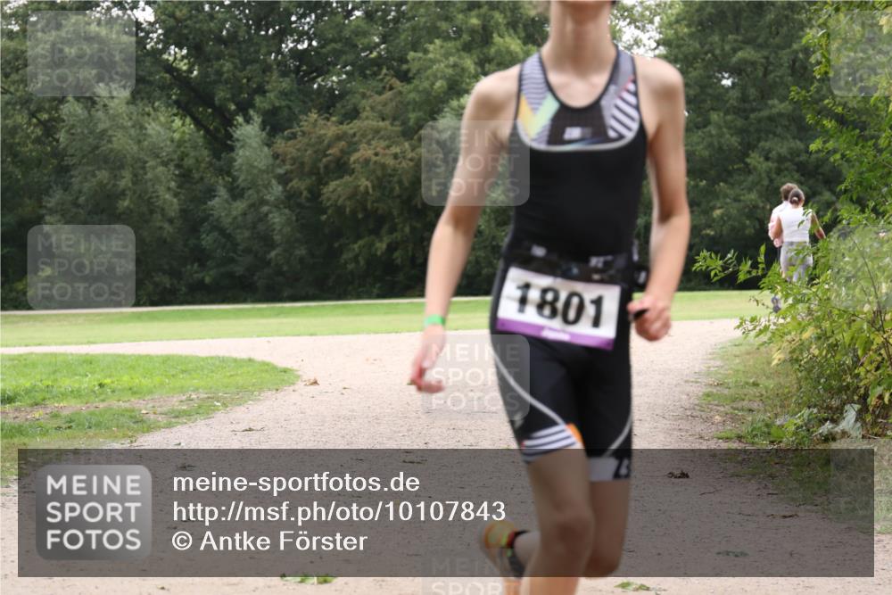 30.08.2026 - Elbe Triathlon Hamburg Antke Förster http://msf.ph/oto/10107843 30.08.2026 13:02:46 Laufen 1801 meine-sportfotos.de