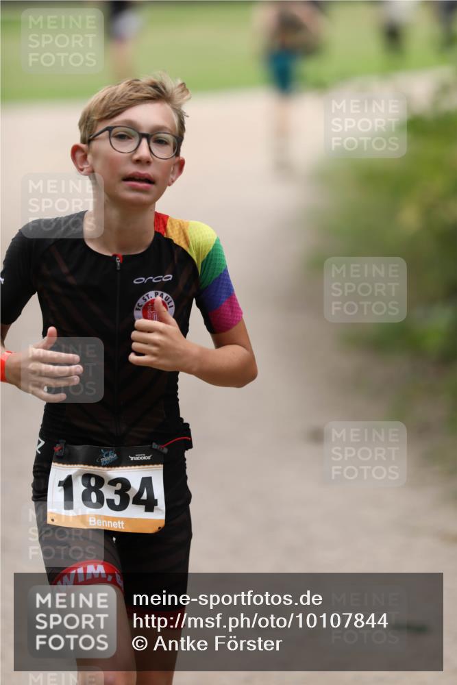 30.08.2026 - Elbe Triathlon Hamburg Antke Förster http://msf.ph/oto/10107844 30.08.2026 12:54:02 Laufen 1834 meine-sportfotos.de