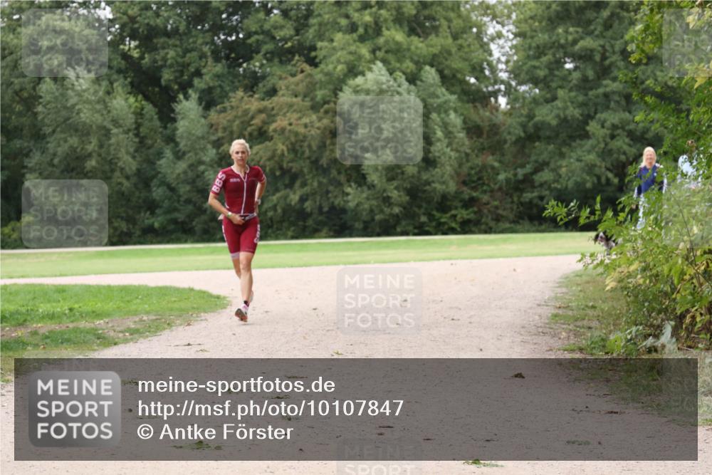 30.08.2026 - Elbe Triathlon Hamburg Antke Förster http://msf.ph/oto/10107847 30.08.2026 14:23:00 Laufen  meine-sportfotos.de