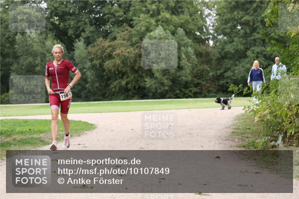 30.08.2026 - Elbe Triathlon Hamburg Antke Förster http://msf.ph/oto/10107849 30.08.2026 14:23:01 Laufen 1561 meine-sportfotos.de