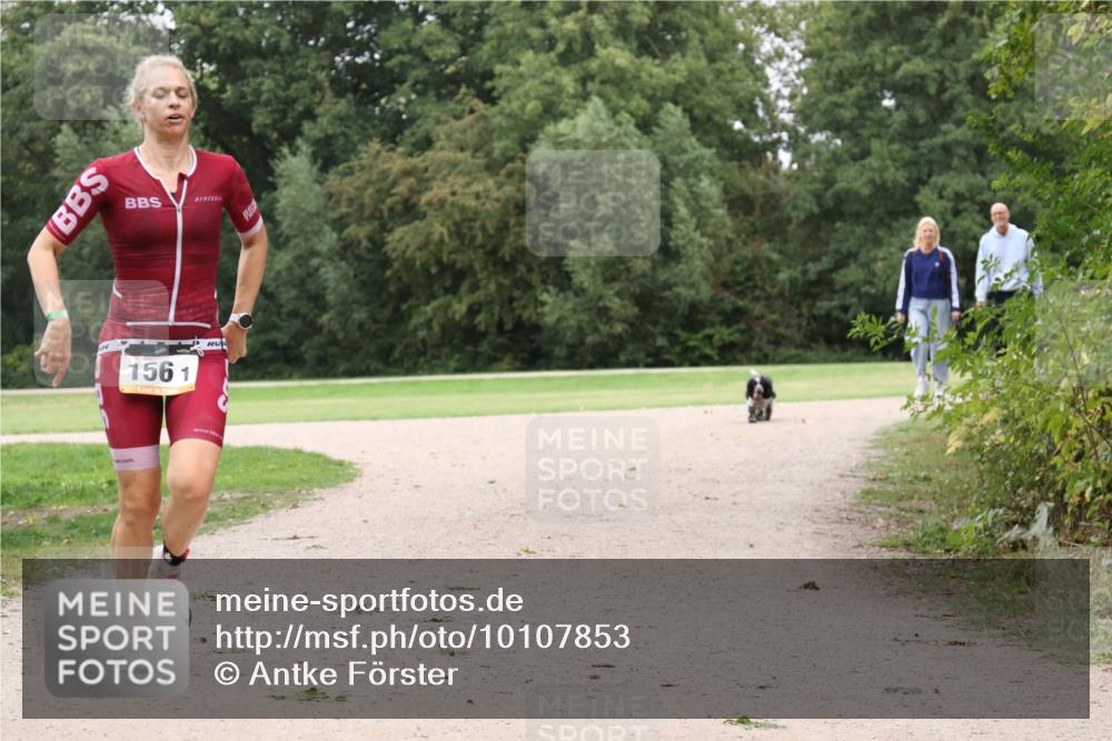 30.08.2026 - Elbe Triathlon Hamburg Antke Förster http://msf.ph/oto/10107853 30.08.2026 14:23:03 Laufen 1561 meine-sportfotos.de
