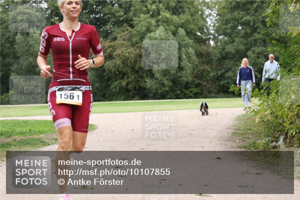 30.08.2026 - Elbe Triathlon Hamburg Antke Förster http://msf.ph/oto/10107855 30.08.2026 14:23:03 Laufen 1561 meine-sportfotos.de