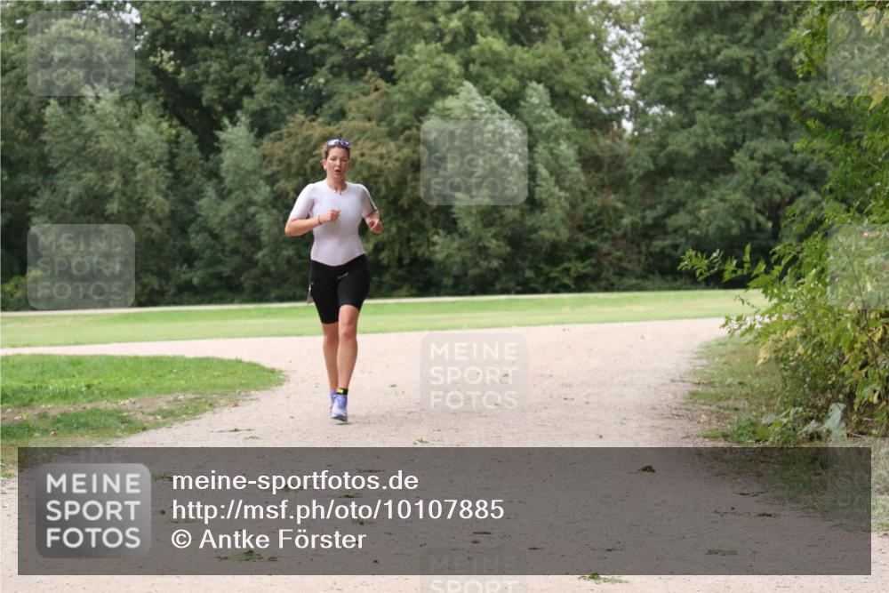 30.08.2026 - Elbe Triathlon Hamburg Antke Förster http://msf.ph/oto/10107885 30.08.2026 14:24:11 Laufen  meine-sportfotos.de