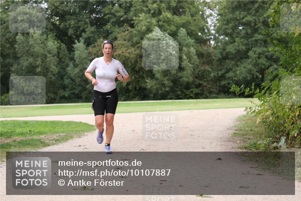 30.08.2026 - Elbe Triathlon Hamburg Antke Förster http://msf.ph/oto/10107887 30.08.2026 14:24:11 Laufen  meine-sportfotos.de