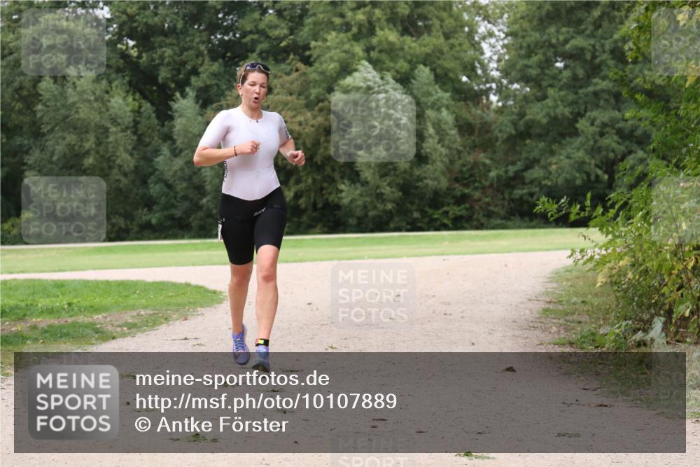 30.08.2026 - Elbe Triathlon Hamburg Antke Förster http://msf.ph/oto/10107889 30.08.2026 14:24:12 Laufen  meine-sportfotos.de