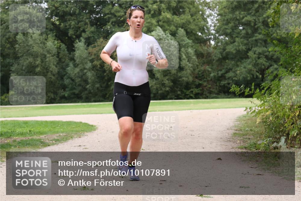 30.08.2026 - Elbe Triathlon Hamburg Antke Förster http://msf.ph/oto/10107891 30.08.2026 14:24:13 Laufen  meine-sportfotos.de