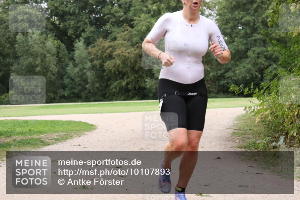 30.08.2026 - Elbe Triathlon Hamburg Antke Förster http://msf.ph/oto/10107893 30.08.2026 14:24:13 Laufen 7001 meine-sportfotos.de
