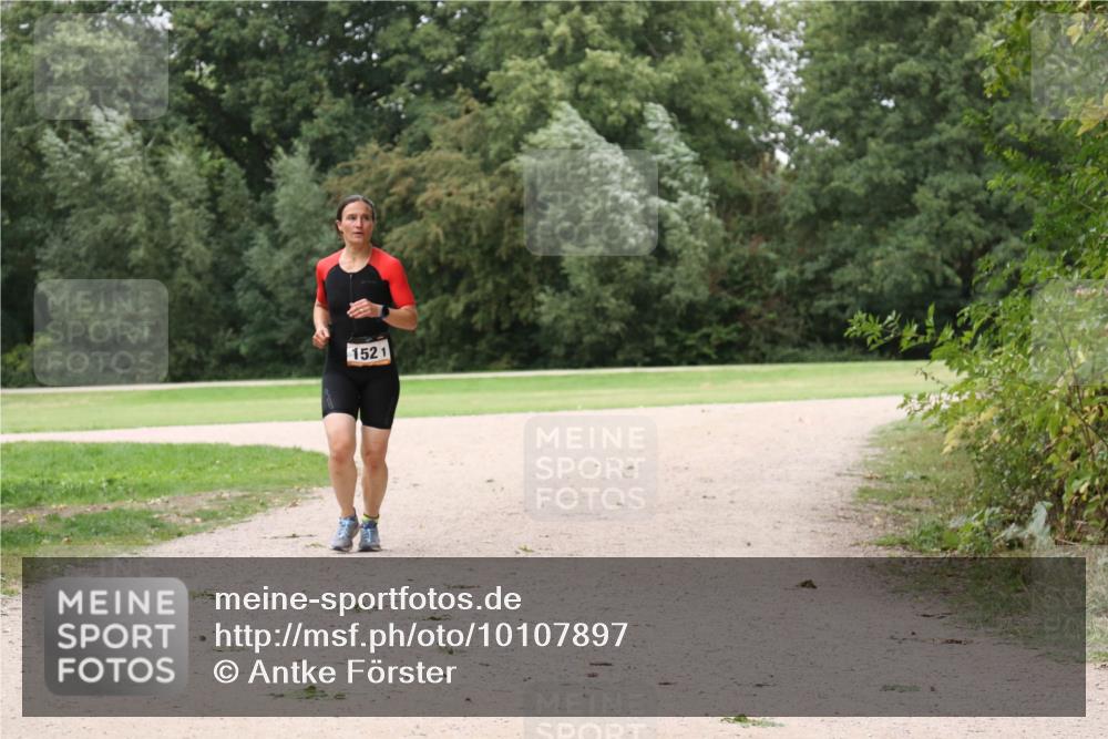 30.08.2026 - Elbe Triathlon Hamburg Antke Förster http://msf.ph/oto/10107897 30.08.2026 14:24:40 Laufen 1521 meine-sportfotos.de