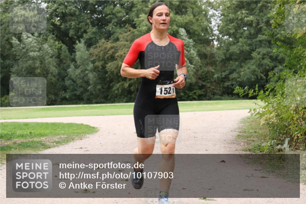 30.08.2026 - Elbe Triathlon Hamburg Antke Förster http://msf.ph/oto/10107903 30.08.2026 14:24:43 Laufen 1521 meine-sportfotos.de
