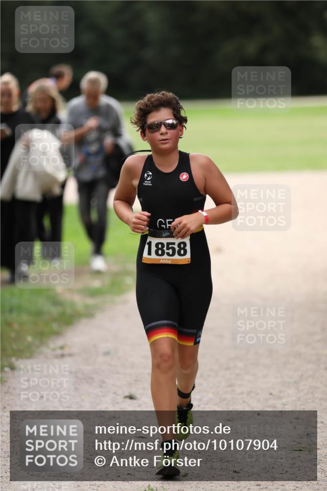 30.08.2026 - Elbe Triathlon Hamburg Antke Förster http://msf.ph/oto/10107904 30.08.2026 12:54:34 Laufen 1858 meine-sportfotos.de
