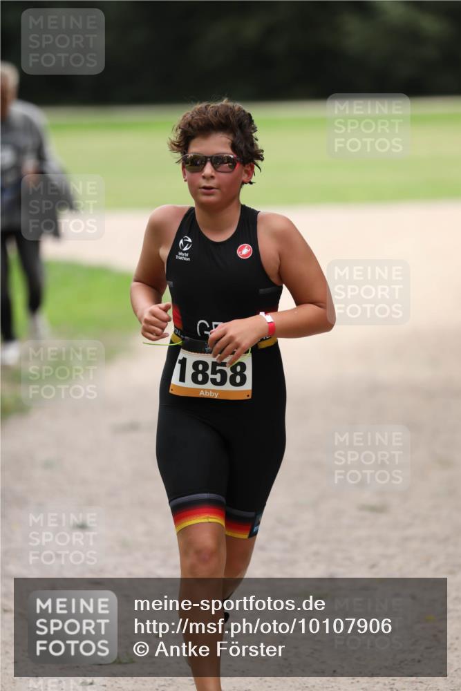 30.08.2026 - Elbe Triathlon Hamburg Antke Förster http://msf.ph/oto/10107906 30.08.2026 12:54:35 Laufen 1858 meine-sportfotos.de