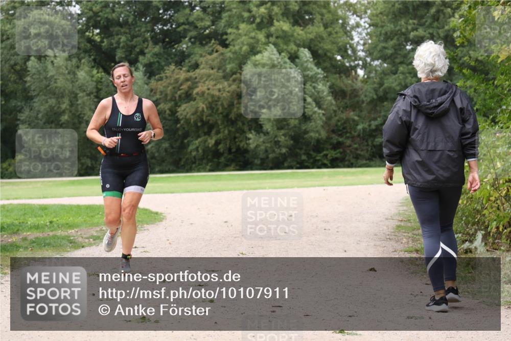 30.08.2026 - Elbe Triathlon Hamburg Antke Förster http://msf.ph/oto/10107911 30.08.2026 14:25:07 Laufen 96 meine-sportfotos.de