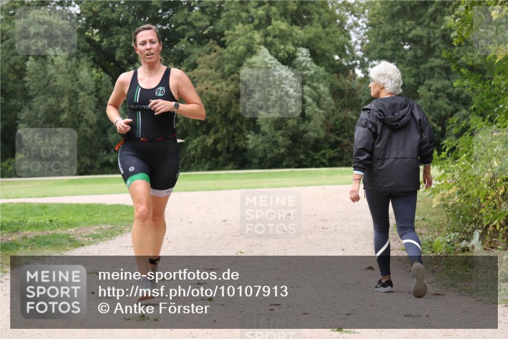 30.08.2026 - Elbe Triathlon Hamburg Antke Förster http://msf.ph/oto/10107913 30.08.2026 14:25:07 Laufen 96, 104 meine-sportfotos.de