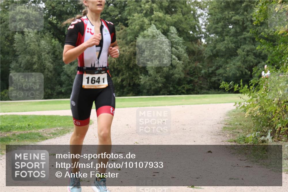 30.08.2026 - Elbe Triathlon Hamburg Antke Förster http://msf.ph/oto/10107933 30.08.2026 14:25:27 Laufen 1641 meine-sportfotos.de