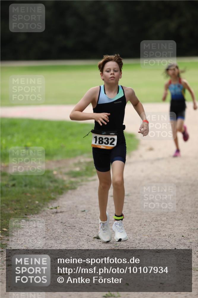 30.08.2026 - Elbe Triathlon Hamburg Antke Förster http://msf.ph/oto/10107934 30.08.2026 12:54:54 Laufen 1832 meine-sportfotos.de