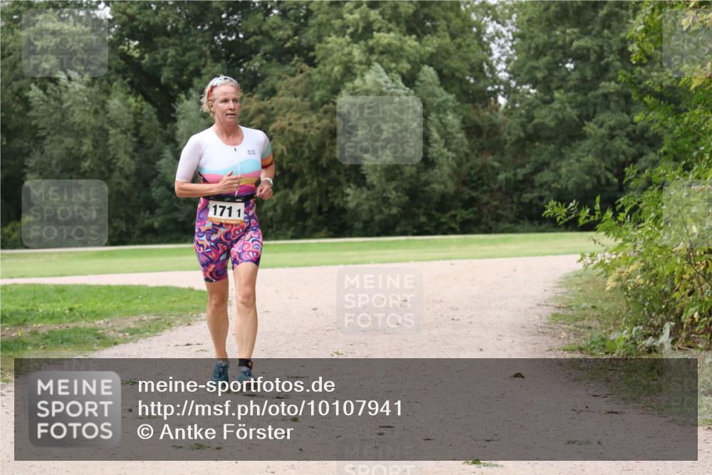 30.08.2026 - Elbe Triathlon Hamburg Antke Förster http://msf.ph/oto/10107941 30.08.2026 14:25:37 Laufen 1711 meine-sportfotos.de