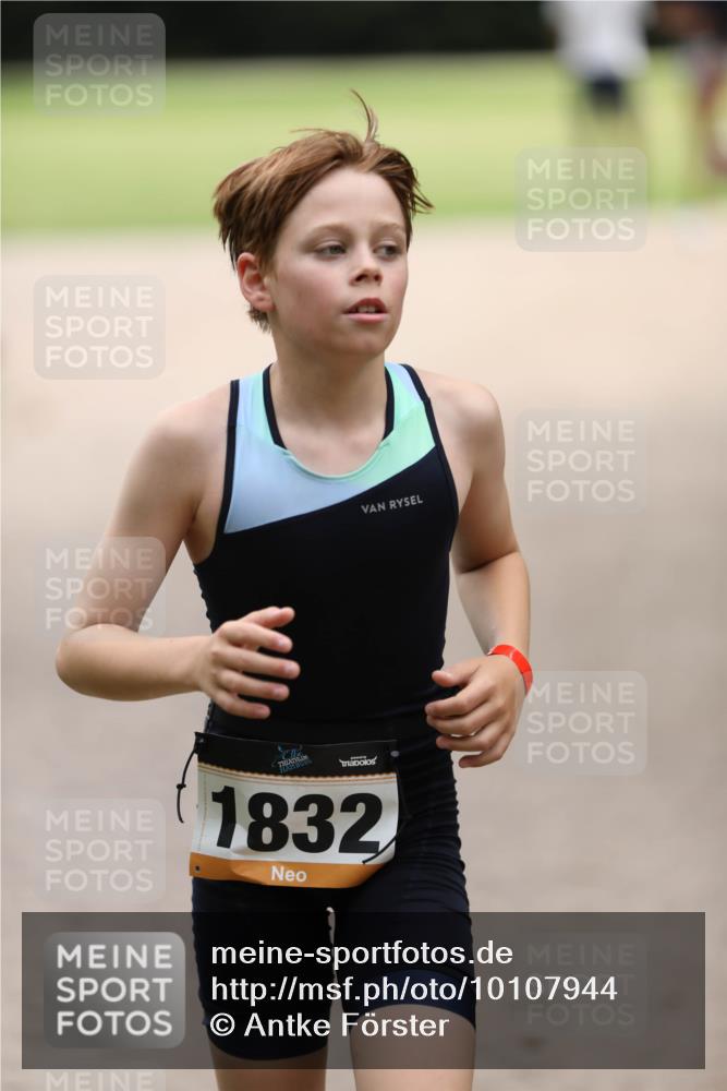 30.08.2026 - Elbe Triathlon Hamburg Antke Förster http://msf.ph/oto/10107944 30.08.2026 12:54:56 Laufen 1832 meine-sportfotos.de