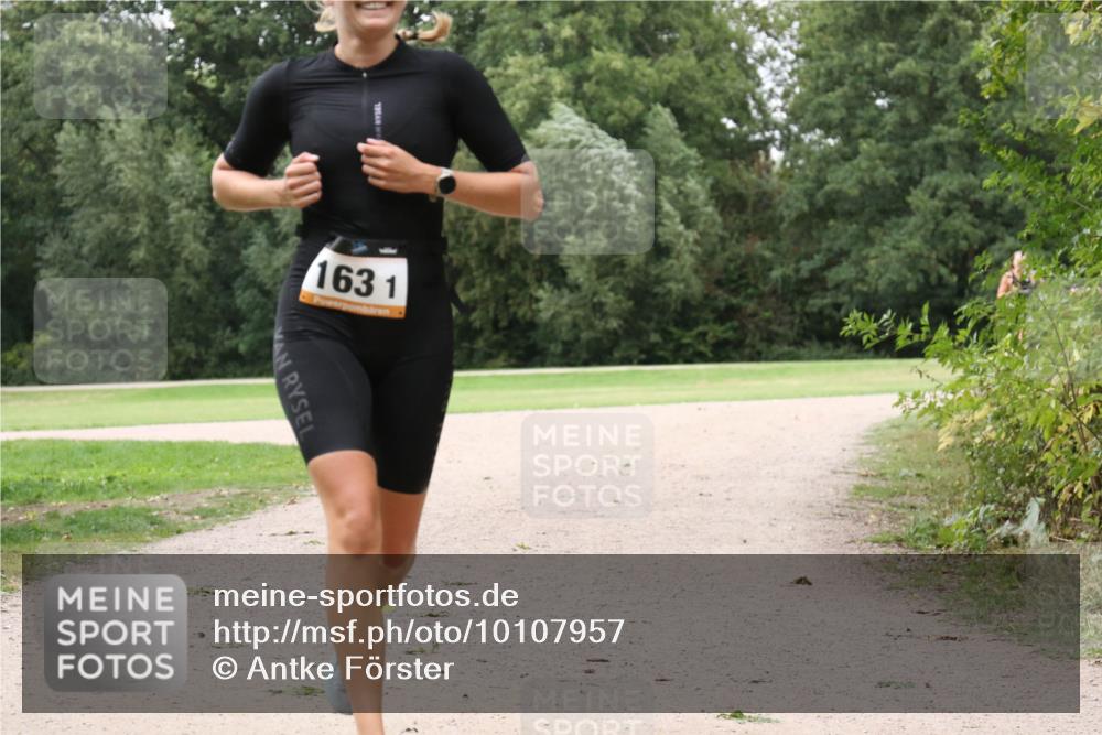30.08.2026 - Elbe Triathlon Hamburg Antke Förster http://msf.ph/oto/10107957 30.08.2026 14:26:05 Laufen 135, 1631 meine-sportfotos.de