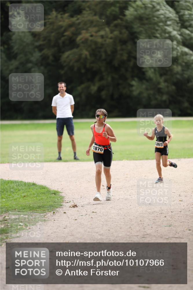 30.08.2026 - Elbe Triathlon Hamburg Antke Förster http://msf.ph/oto/10107966 30.08.2026 12:55:31 Laufen 1870, 1865 meine-sportfotos.de