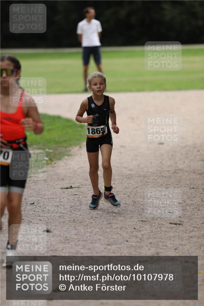 30.08.2026 - Elbe Triathlon Hamburg Antke Förster http://msf.ph/oto/10107978 30.08.2026 12:55:35 Laufen 70, 1865 meine-sportfotos.de