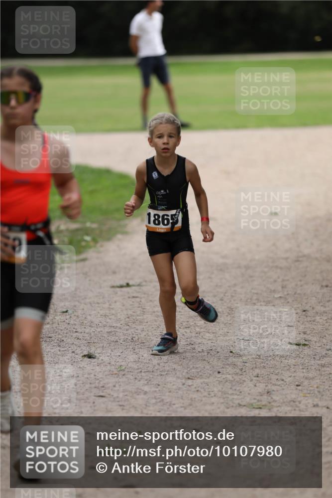 30.08.2026 - Elbe Triathlon Hamburg Antke Förster http://msf.ph/oto/10107980 30.08.2026 12:55:36 Laufen 1865 meine-sportfotos.de