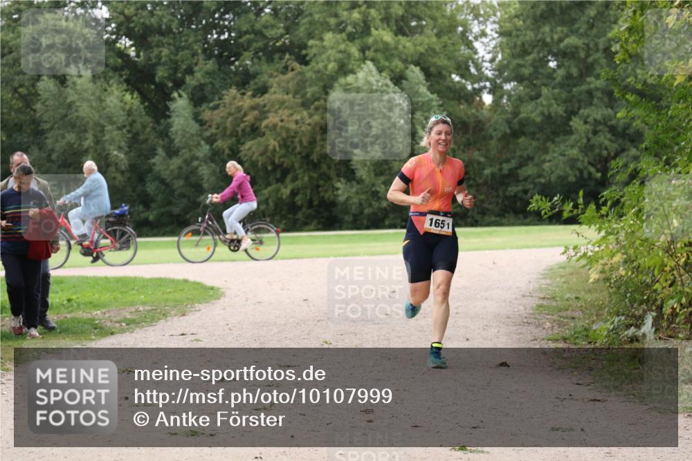 30.08.2026 - Elbe Triathlon Hamburg Antke Förster http://msf.ph/oto/10107999 30.08.2026 14:27:28 Laufen 1651 meine-sportfotos.de