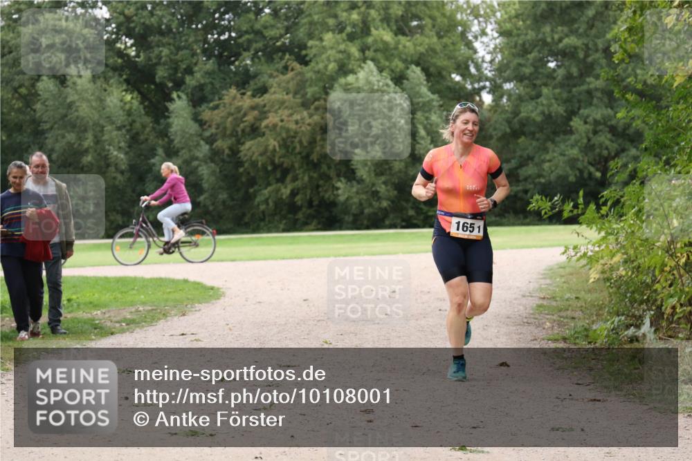 30.08.2026 - Elbe Triathlon Hamburg Antke Förster http://msf.ph/oto/10108001 30.08.2026 14:27:29 Laufen 1651 meine-sportfotos.de