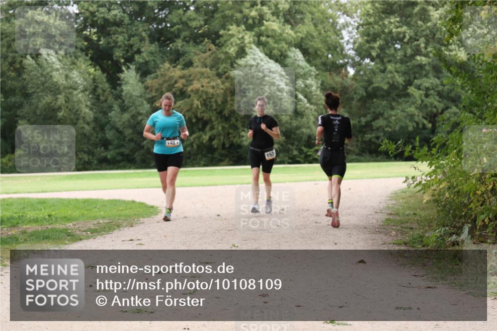 30.08.2026 - Elbe Triathlon Hamburg Antke Förster http://msf.ph/oto/10108109 30.08.2026 14:29:43 Laufen 1421, 153 meine-sportfotos.de