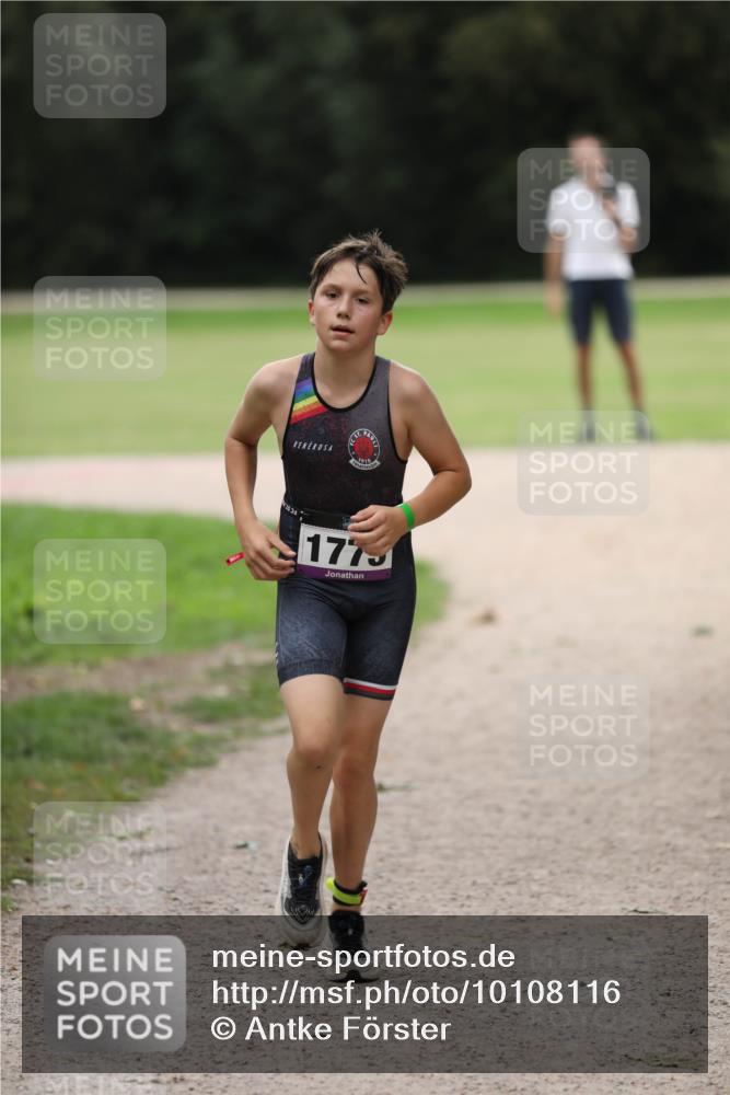 30.08.2026 - Elbe Triathlon Hamburg Antke Förster http://msf.ph/oto/10108116 30.08.2026 12:58:31 Laufen 910, 1775 meine-sportfotos.de