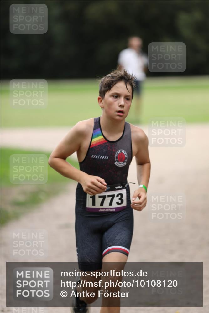 30.08.2026 - Elbe Triathlon Hamburg Antke Förster http://msf.ph/oto/10108120 30.08.2026 12:58:32 Laufen 1773 meine-sportfotos.de
