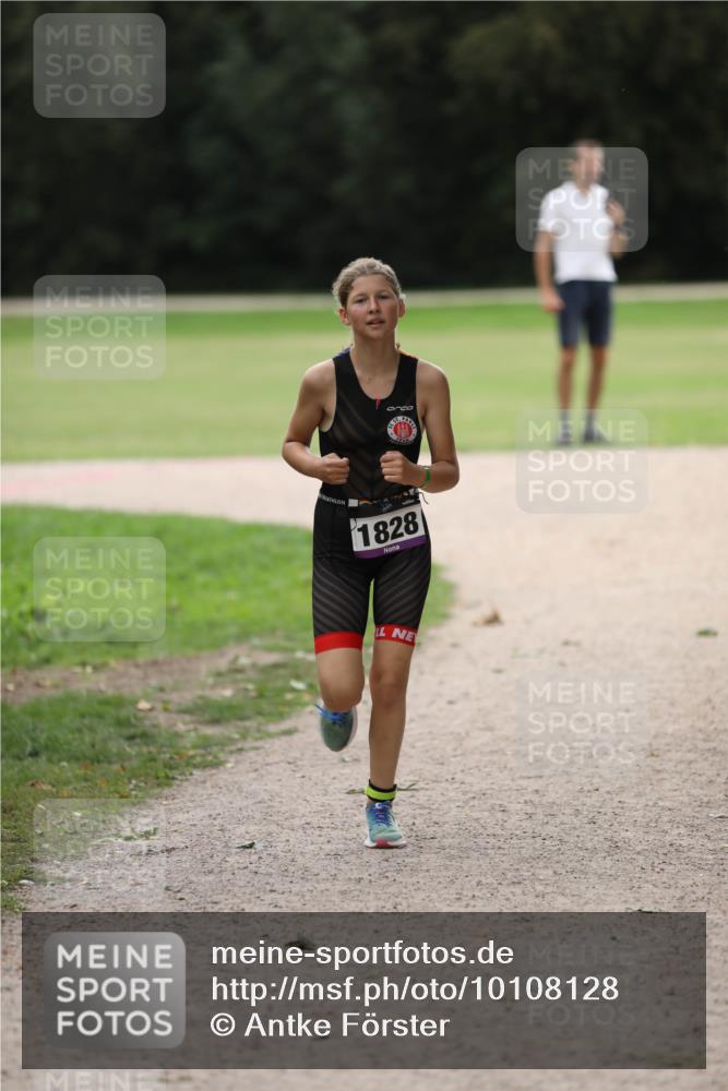 30.08.2026 - Elbe Triathlon Hamburg Antke Förster http://msf.ph/oto/10108128 30.08.2026 12:58:43 Laufen 1828 meine-sportfotos.de