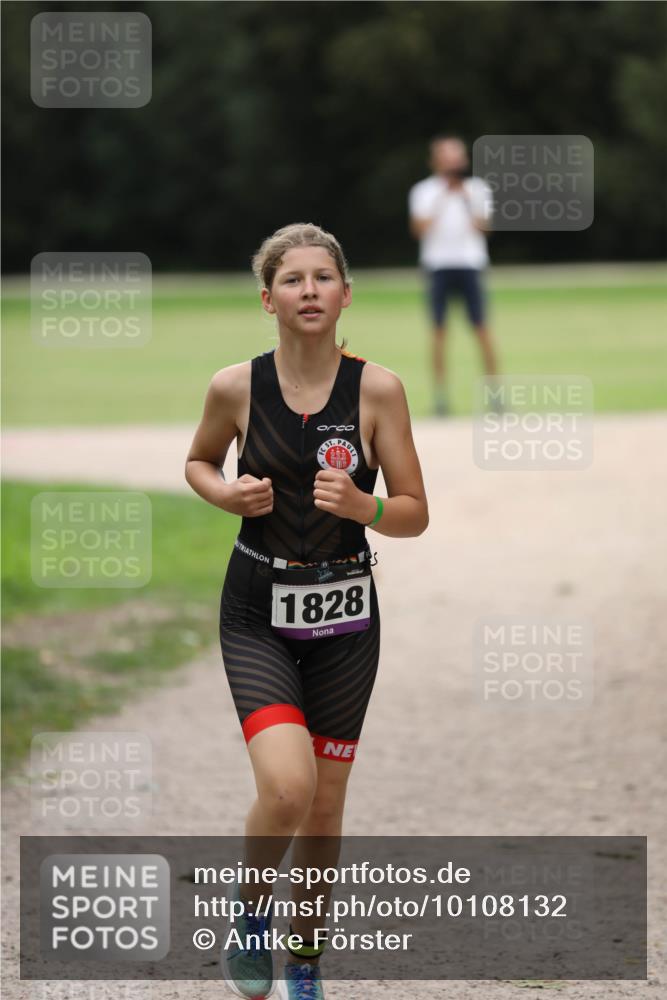 30.08.2026 - Elbe Triathlon Hamburg Antke Förster http://msf.ph/oto/10108132 30.08.2026 12:58:45 Laufen 1828 meine-sportfotos.de