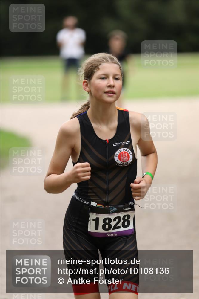 30.08.2026 - Elbe Triathlon Hamburg Antke Förster http://msf.ph/oto/10108136 30.08.2026 12:58:46 Laufen 1910, 1828 meine-sportfotos.de