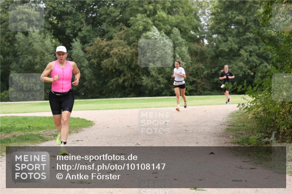 30.08.2026 - Elbe Triathlon Hamburg Antke Förster http://msf.ph/oto/10108147 30.08.2026 14:30:14 Laufen  meine-sportfotos.de
