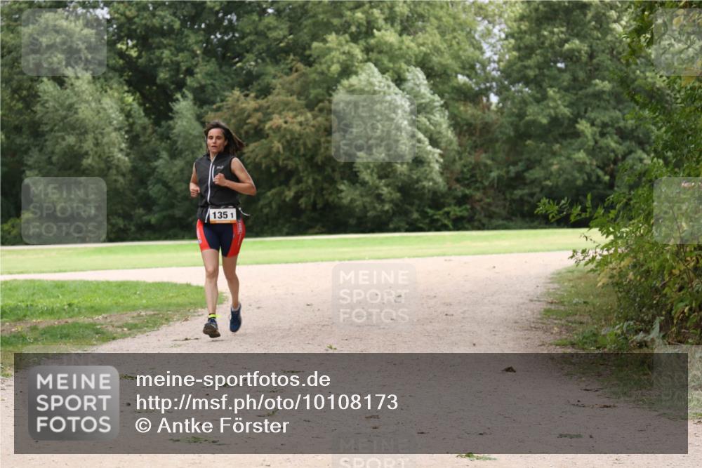 30.08.2026 - Elbe Triathlon Hamburg Antke Förster http://msf.ph/oto/10108173 30.08.2026 14:30:36 Laufen 1351 meine-sportfotos.de