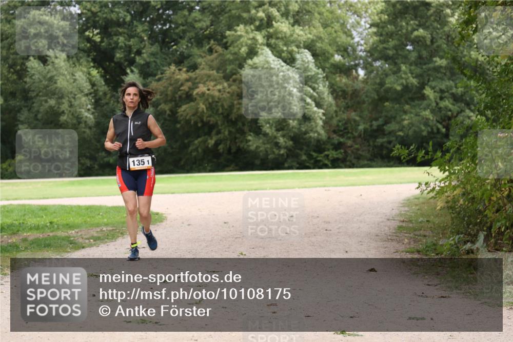30.08.2026 - Elbe Triathlon Hamburg Antke Förster http://msf.ph/oto/10108175 30.08.2026 14:30:36 Laufen 1351 meine-sportfotos.de