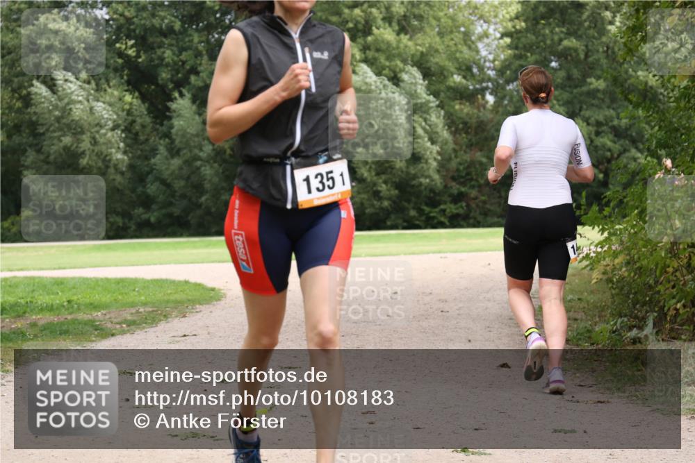 30.08.2026 - Elbe Triathlon Hamburg Antke Förster http://msf.ph/oto/10108183 30.08.2026 14:30:39 Laufen 1351 meine-sportfotos.de